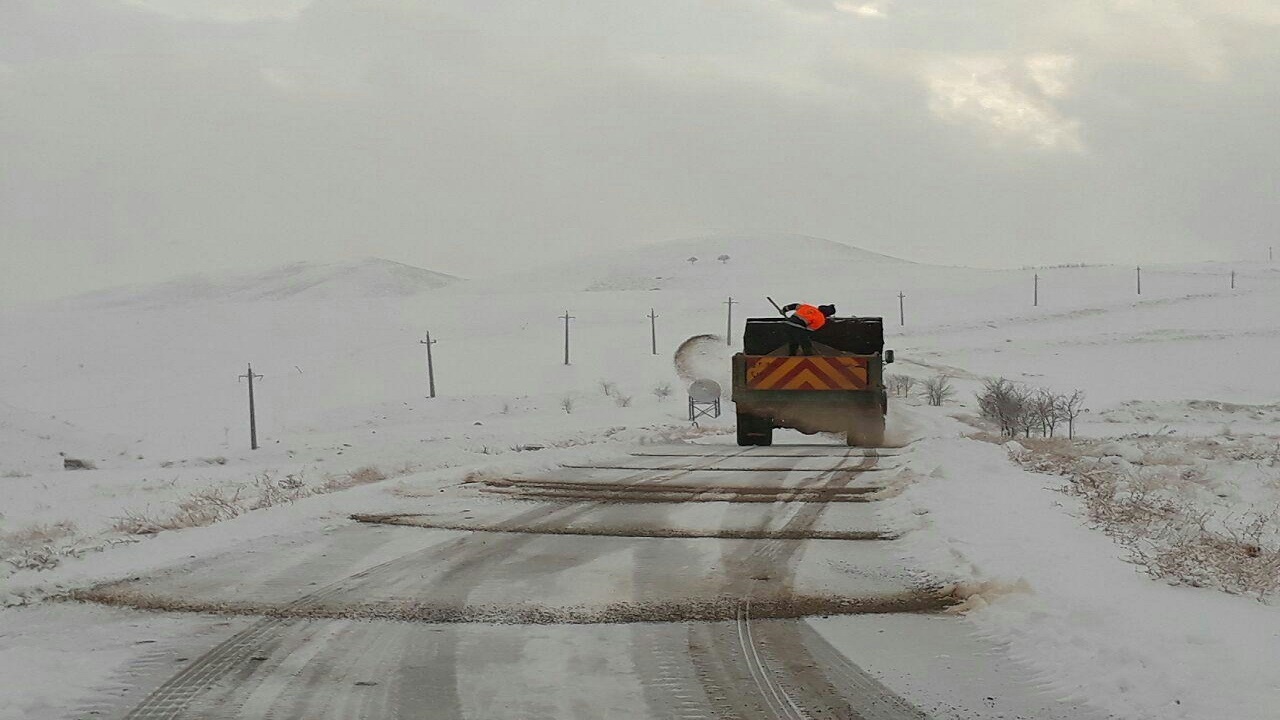 بارش در گردنه‌ها همراه با کولاک است