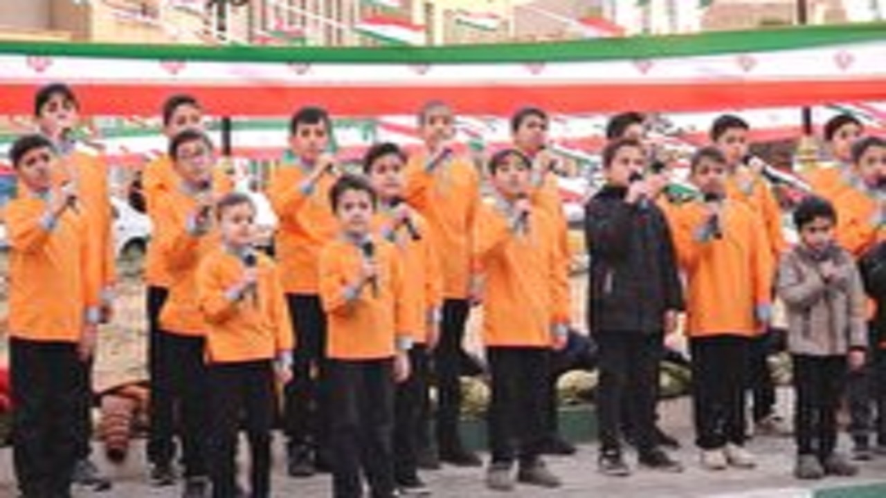 سرودخوانی دهه نودی ها در معابر سمنان+فیلم