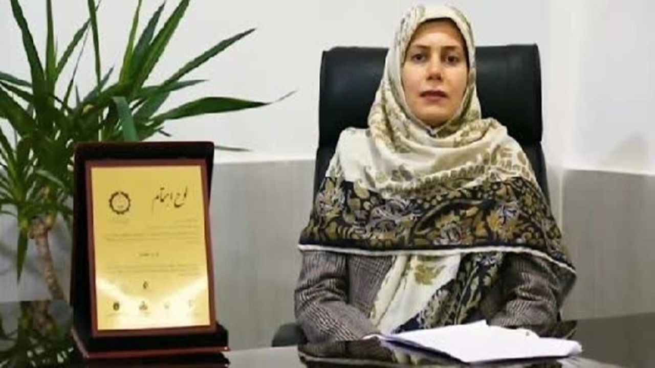 سنگ تمام شیمی‌دان محجبه ایرانی برای زن، زندگی و آزادی