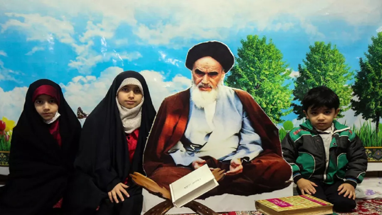 برپایی خیمه انقلاب در حرم مطهر بانوی کرامت