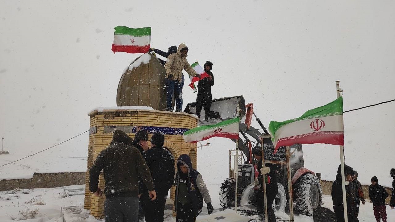 آماده‌سازی روستای توآباد برای راهپیمایی ۲۲ بهمن + فیلم و تصاویر