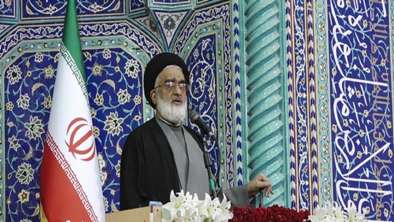حضور در راهپیمایی ۲۲ بهمن خنثی کننده توطئه‌های دشمنان است