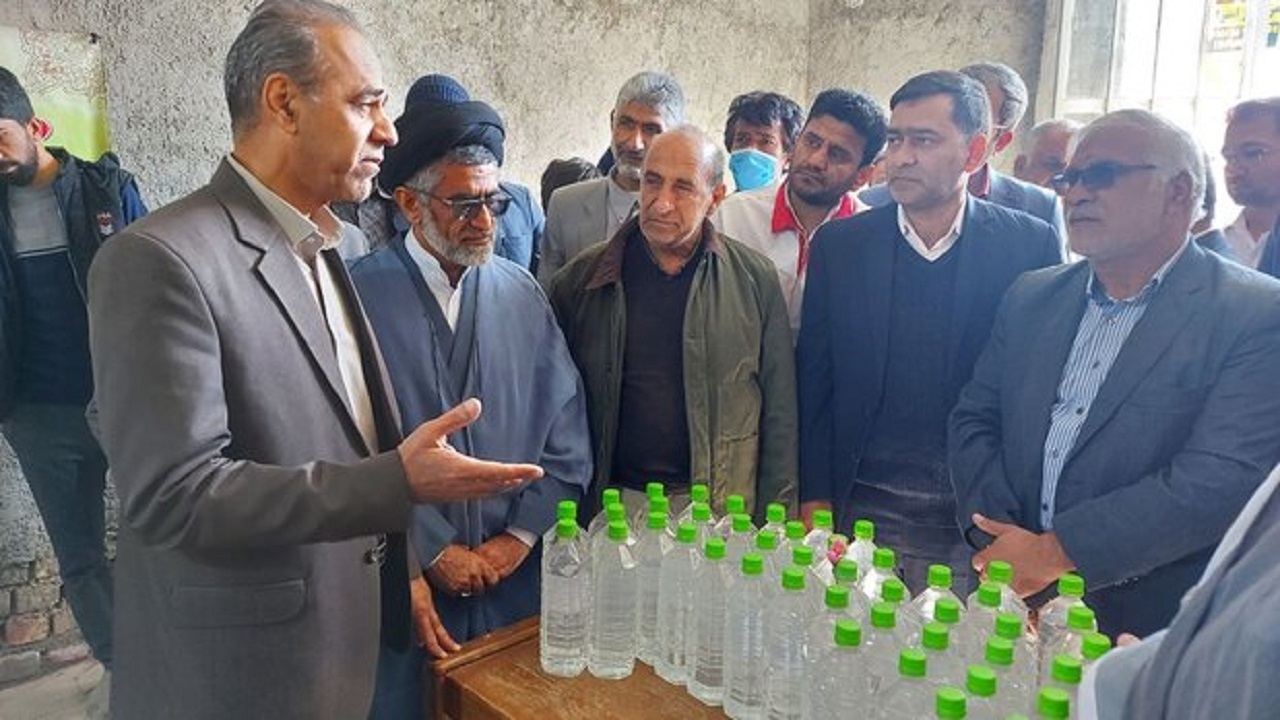 کارگاه گلاب و عرق گیری نیمه صنعتی در نیمروز به بهره‌برداری رسید