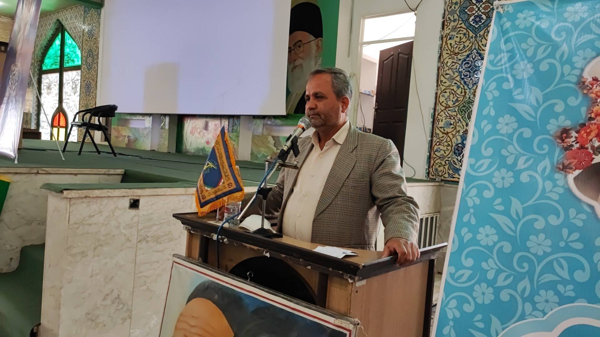 خدمات نظام جمهوری اسلامی با قبل از انقلاب قابل قیاس نیست