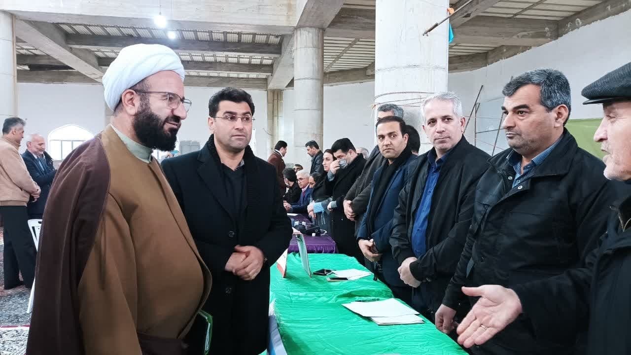 پاسخ به مطالبات شهروندان گلوگاه با برپایی میز خدمت + فیلم