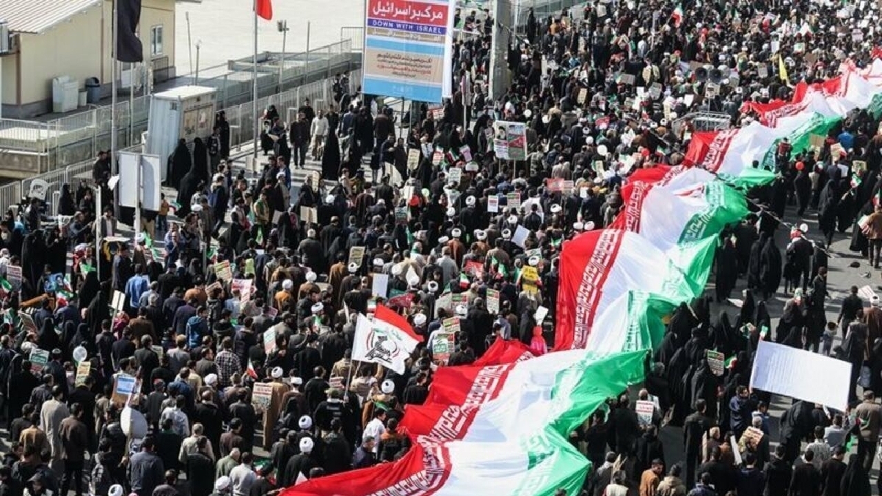 شور و شعف انقلابی در خیابان‌های پایتخت/ بهمن ماه یکی از مهم‌ترین ماه‌ها در تقویم ملی میهنی