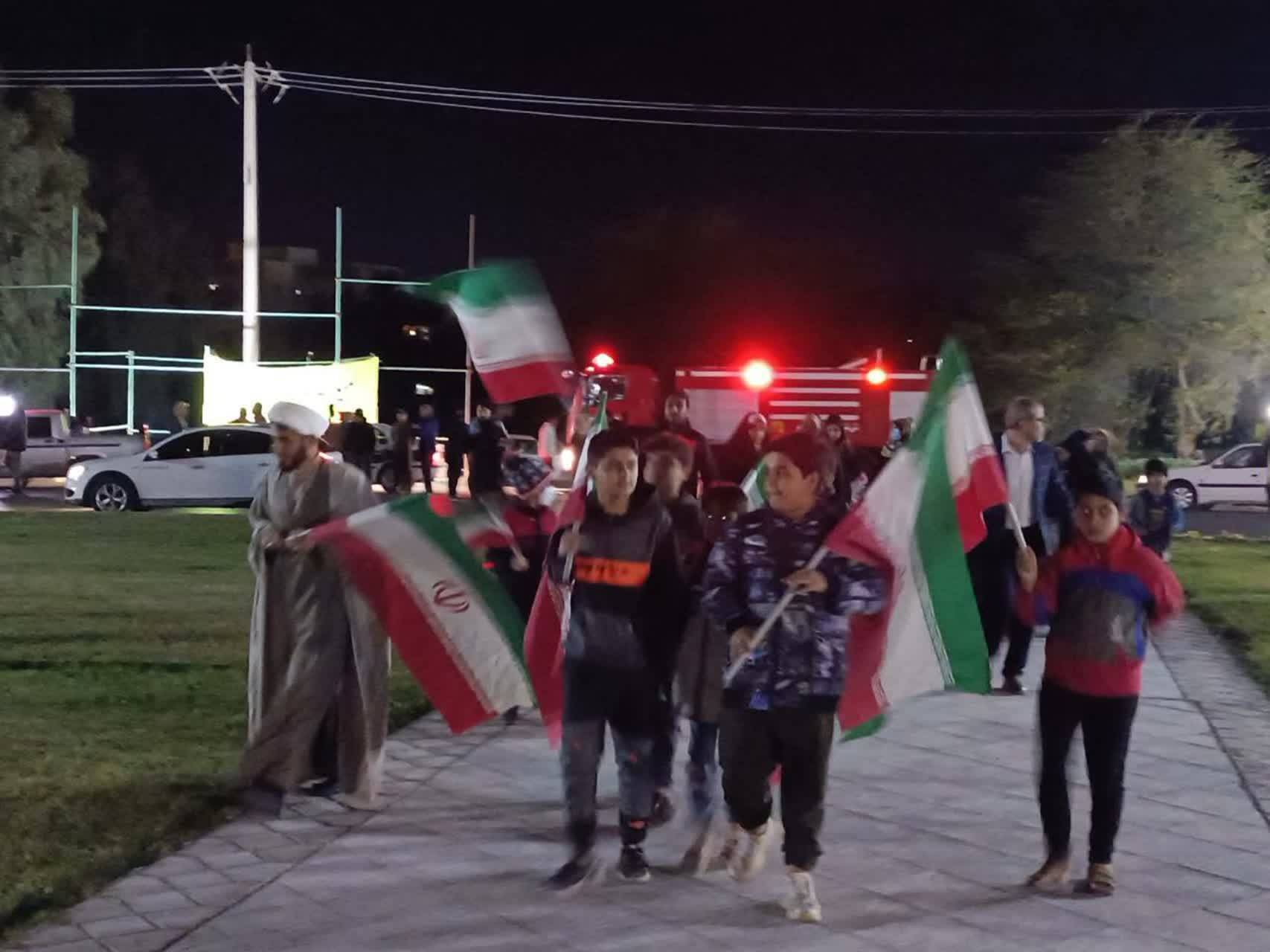 جشن پیروزی انقلاب و نورافشانی در سراسر کشور + فیلم و تصاویر