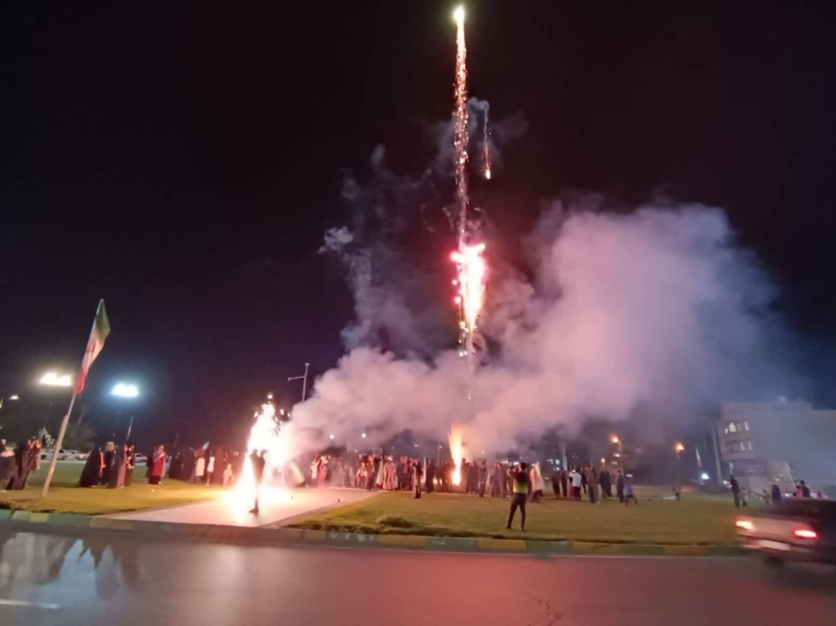 جشن پیروزی انقلاب و نورافشانی در سراسر کشور + فیلم و تصاویر