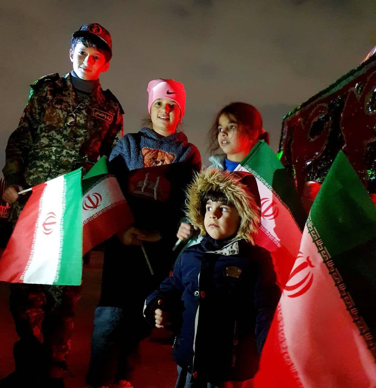 جشن پیروزی انقلاب و نورافشانی در سراسر کشور + فیلم و تصاویر