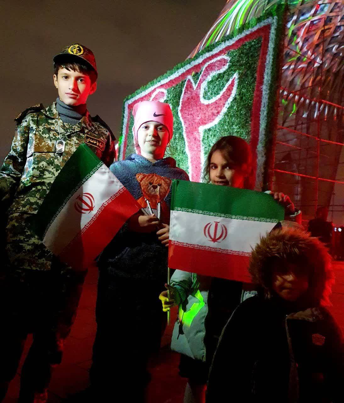 جشن پیروزی انقلاب و نورافشانی در سراسر کشور + فیلم و تصاویر