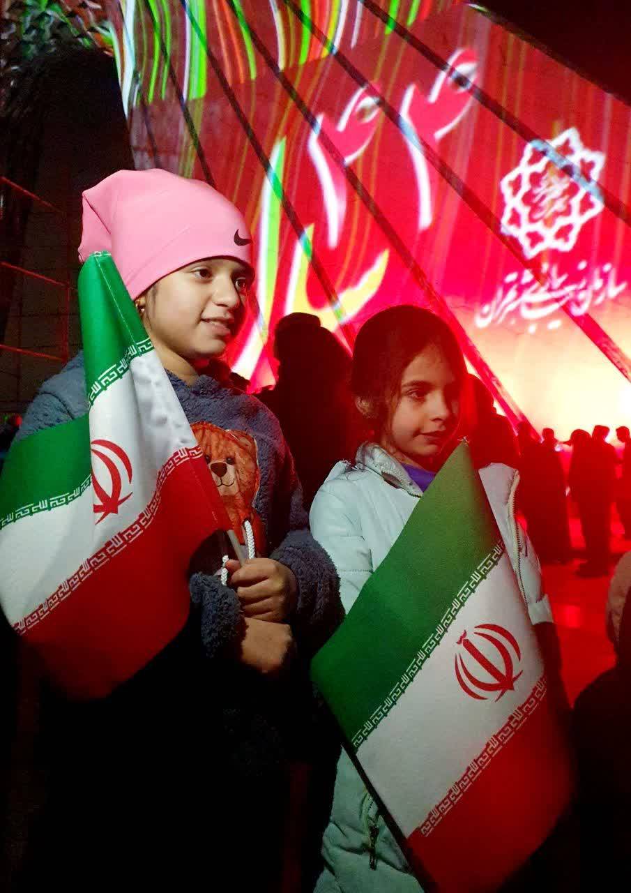 جشن پیروزی انقلاب و نورافشانی در سراسر کشور + فیلم و تصاویر