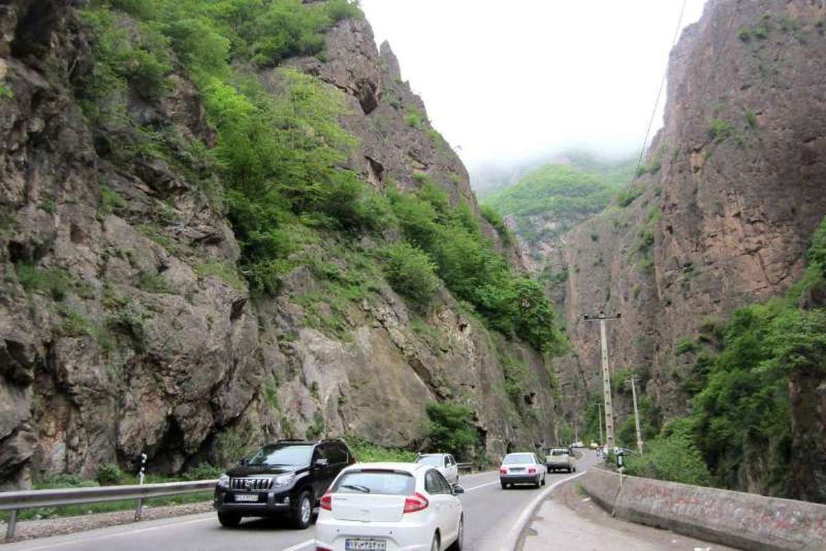 کاهش تردد در محور‌های برون شهری/ تردد در چالوس روان است