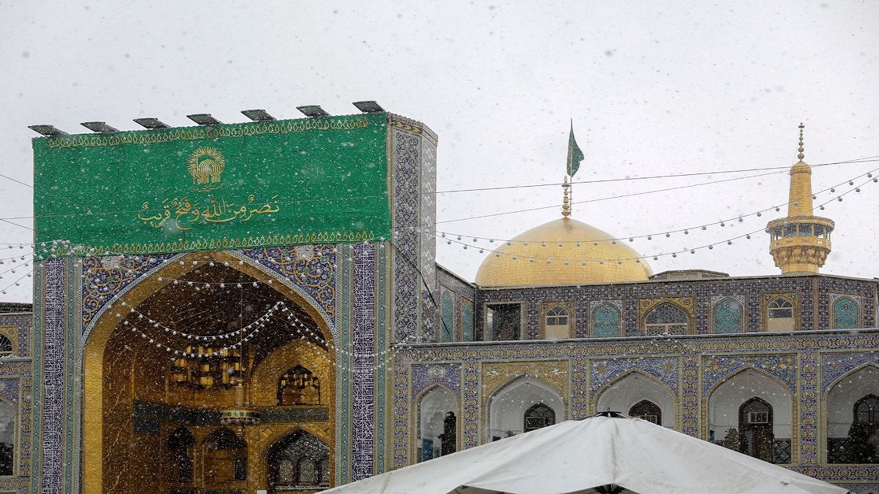 استقبال از راهپیمایان یوم الله ۲۲ بهمن در صحن و سرای رضوی