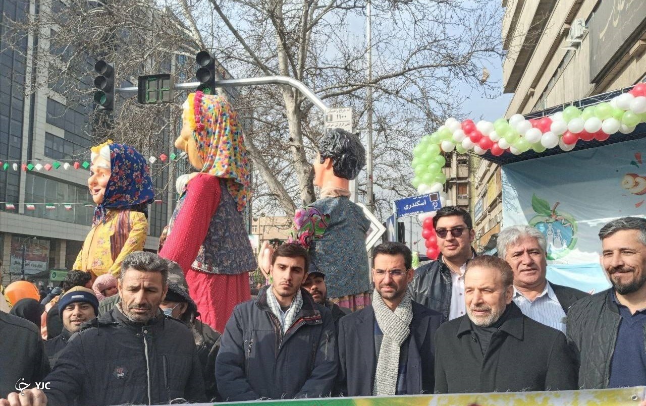 جشن پیروزی انقلاب آغاز شد + فیلم و تصاویر
