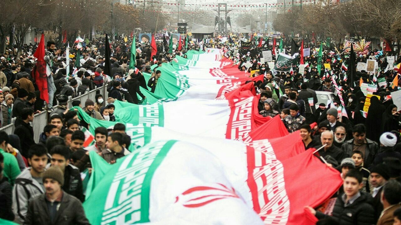 خدمت رسانی نیرو‌های خدمات شهری برای برگزاری باشکوه‌ راهپیمایی ۲۲ بهمن
