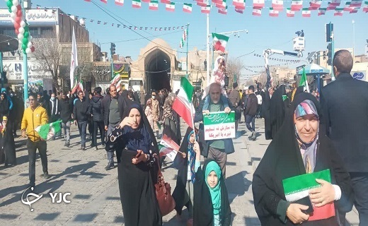 ایران استوار با ۴۴ سال افتخار/ تکاپوی مردم یزد برای راهپیمایی ۲۲ بهمن