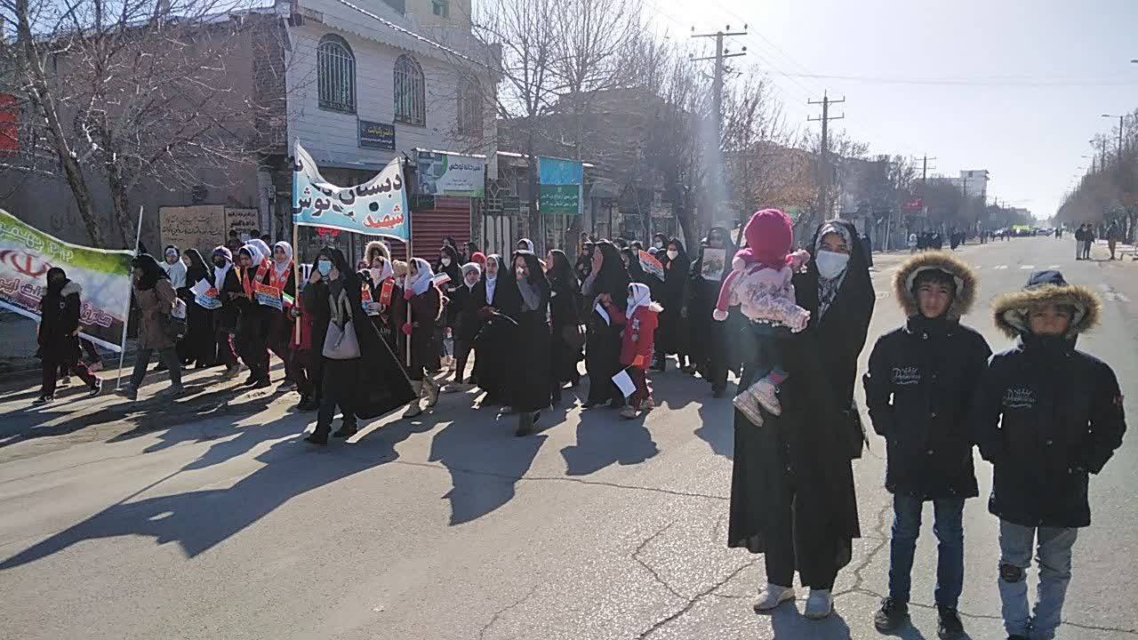 راهپیمایی در لرستان راهپیمایی ۲۲ بهمن به روایت شهروندخبرنگارها + فیلم و تصاویر