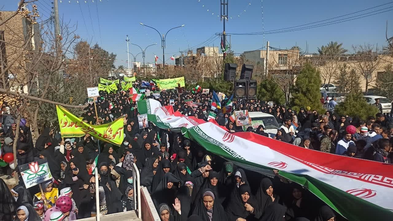 ایران استوار با ۴۴ سال افتخار/ تکاپوی مردم یزد برای راهپیمایی ۲۲ بهمن+عکس و فیلم