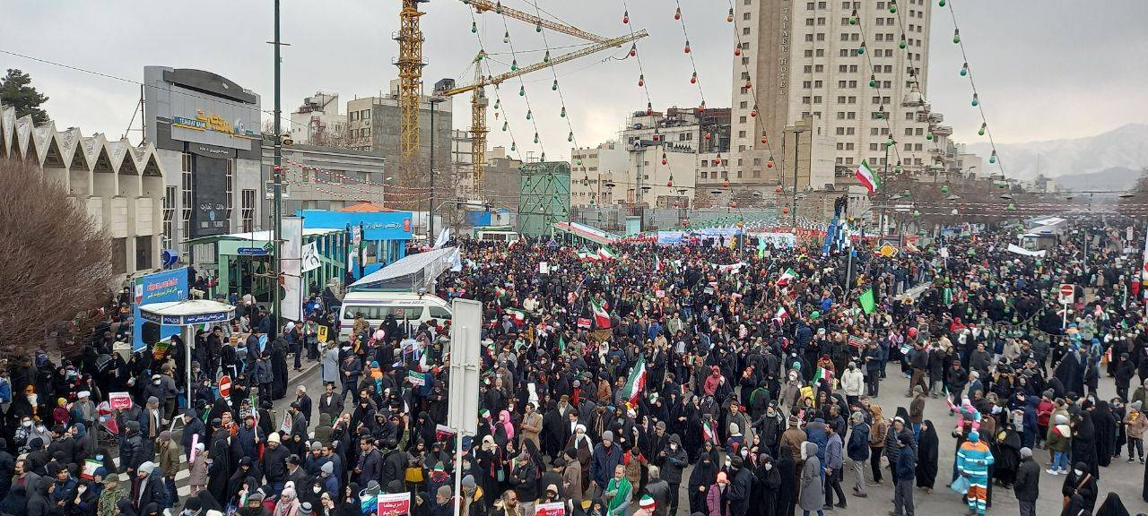 حضور حماسی مردم مشهد در راهپیمایی ۲۲ بهمن+تصاویر و فیلم