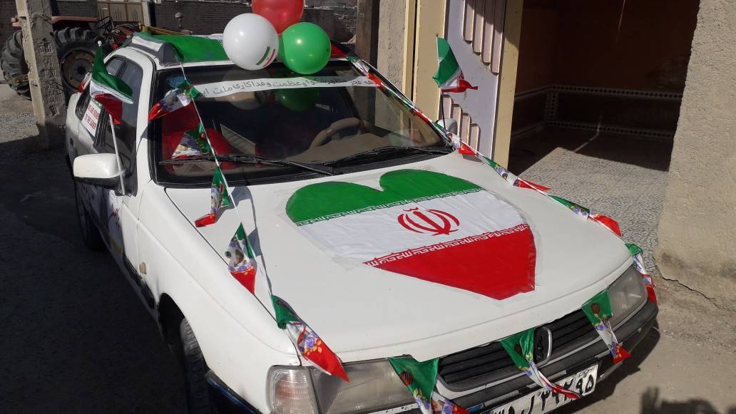 آذین بندی خودروها در روز جشن انقلاب راهپیمایی ۲۲ بهمن به روایت شهروندخبرنگارها + فیلم و تصاویر
