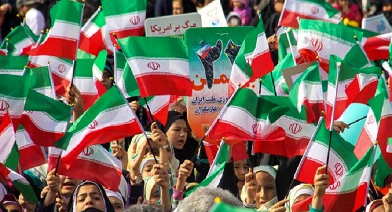 حضور مردم در راهپیمایی ۲۲ بهمن نماد دلدادگی به انقلاب اسلامی است