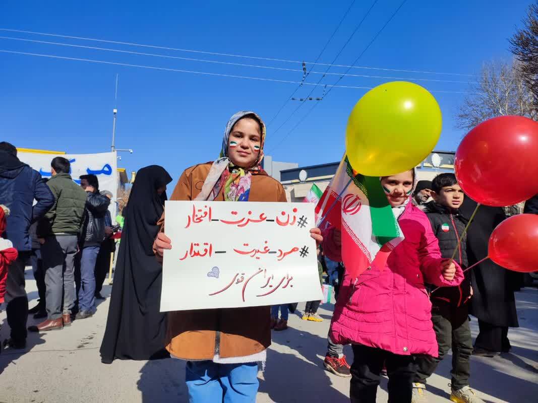 جلوه گری حماسه و عشق به انقلاب و میهن