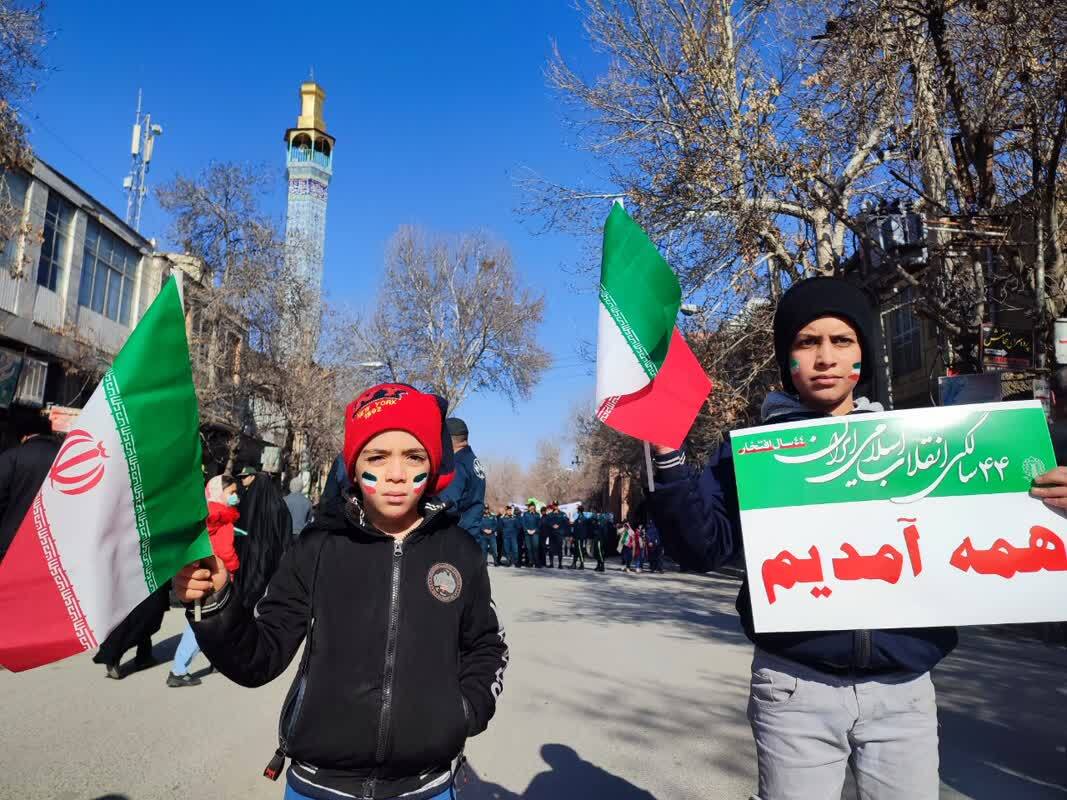 جلوه گری حماسه و عشق به انقلاب و میهن