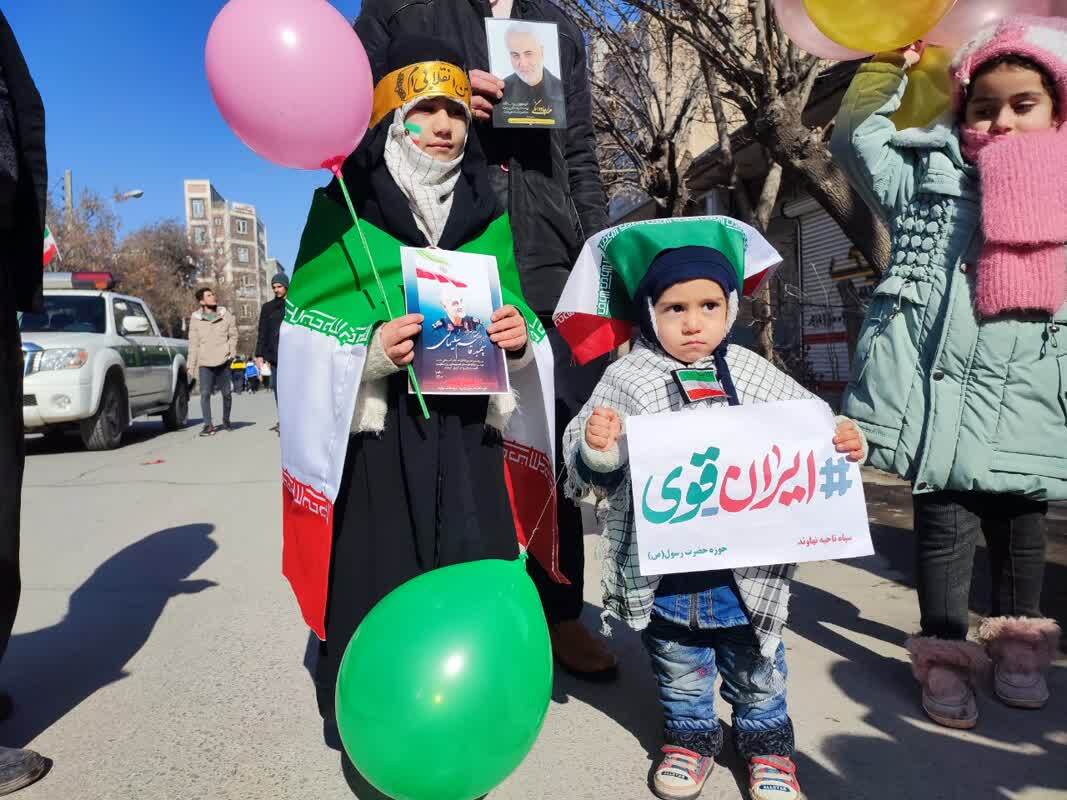 جلوه گری حماسه و عشق به انقلاب و میهن