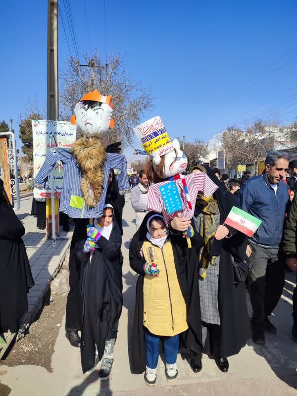 جلوه گری حماسه و عشق به انقلاب و میهن