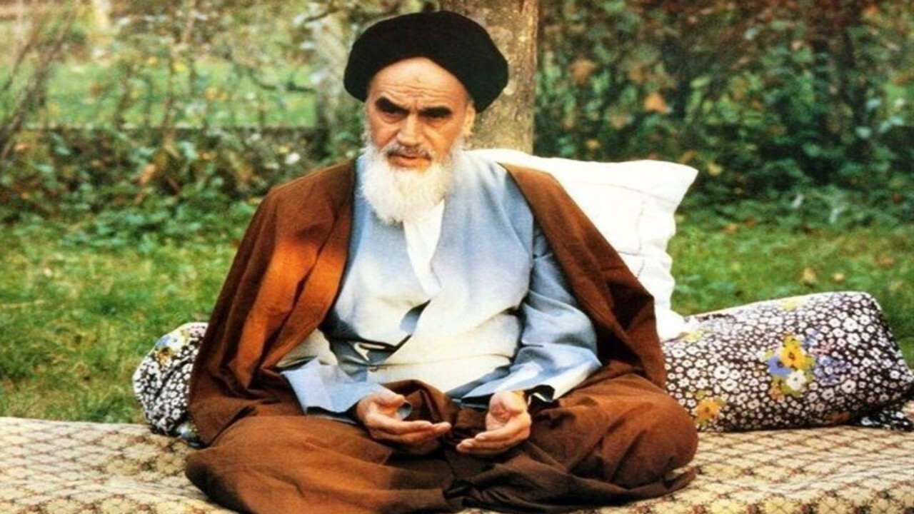 امام خمینی(ره) بشریت را بیدار و آگاه کرد