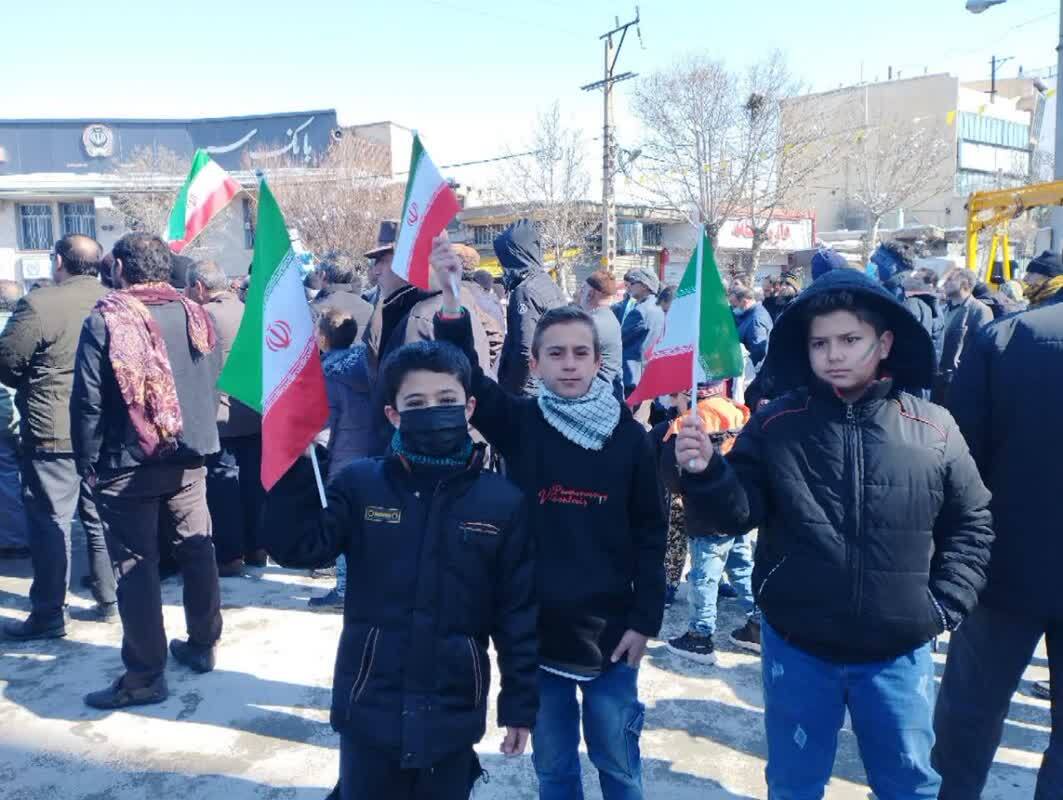 جلوه گری حماسه و عشق به انقلاب و میهن