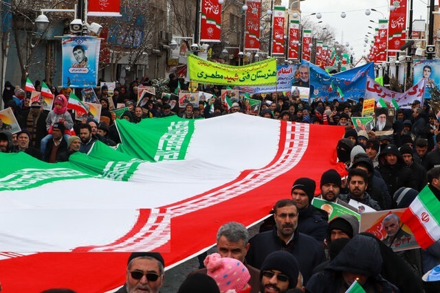 حضور زنجانیها در راهپیمایی ۲۲ بهمن حضور زنجانیها در راهپیمایی ۲۲ بهمن