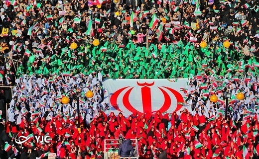 ایران استوار با ۴۴ سال افتخار/ تکاپوی مردم یزد برای راهپیمایی ۲۲ بهمن+عکس و فیلم