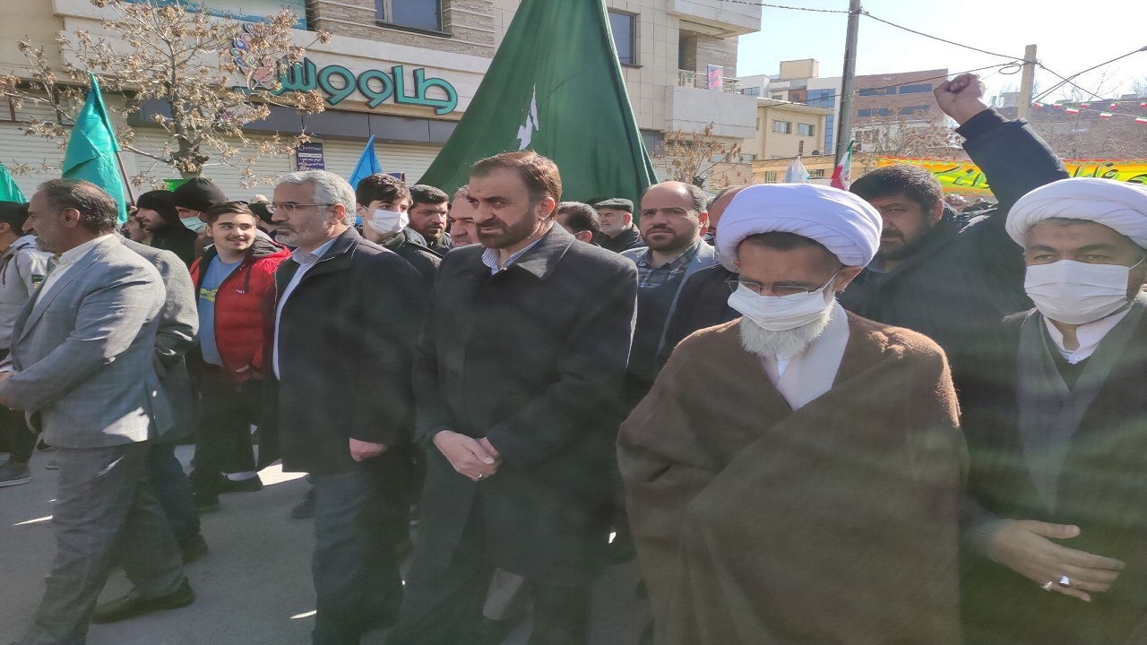حضور در راهپیمایی ۲۲ بهمن نشانگر عبور از گردنه‌های سخت‌گذر انقلاب