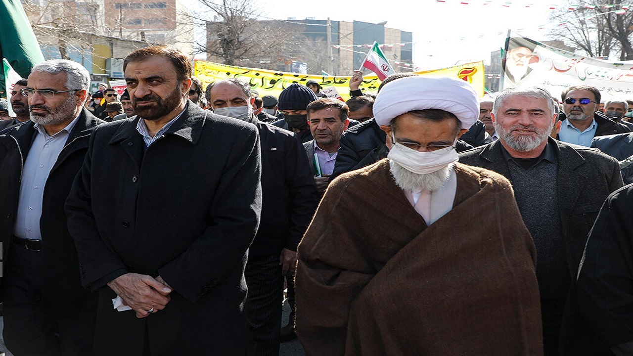 مردم ایران محکم و استوار پای انقلاب اسلامی ایستاده‌اند