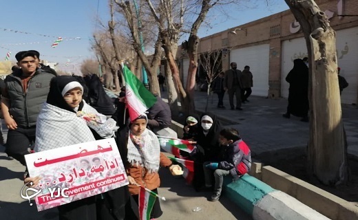 خلق جلوه&zwnj;های زیبا از حضور دهه هشتادی و نودی&zwnj;ها در راهپیمایی ۲۲ بهمن در یزد+ عکس و فیلم