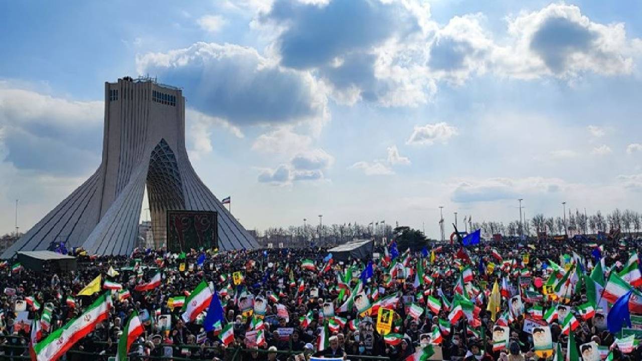 حضور پررنگ کودکان در جشن پیروزی انقلاب + تصاویر