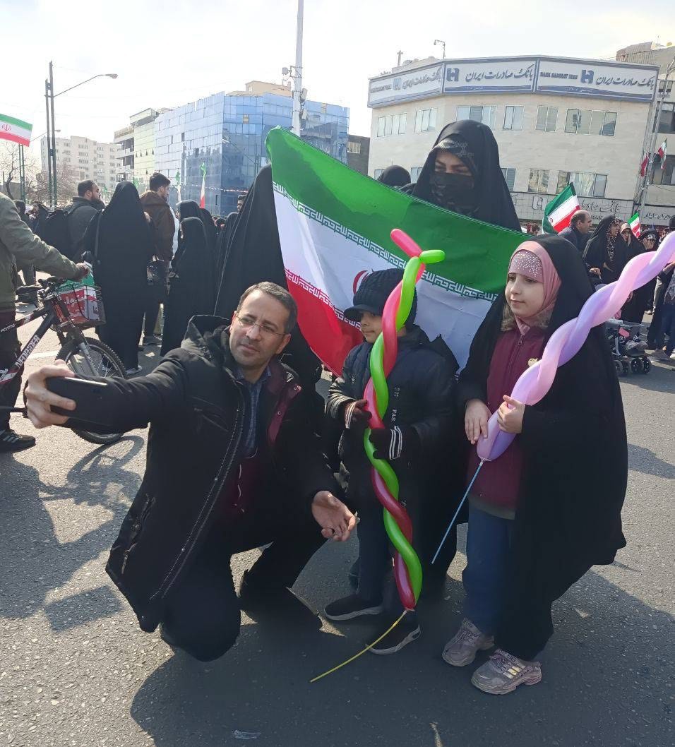 حضور پررنگ کودکان در جشن پیروزی انقلاب