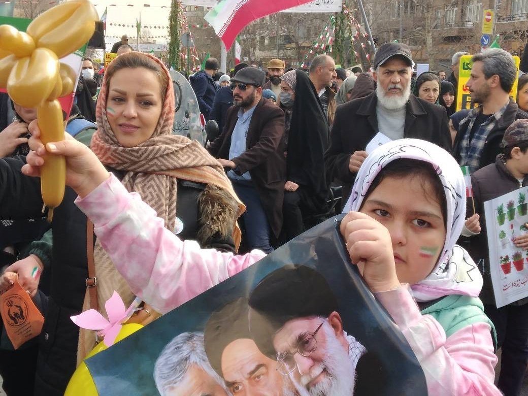 حضور پررنگ کودکان در جشن پیروزی انقلاب