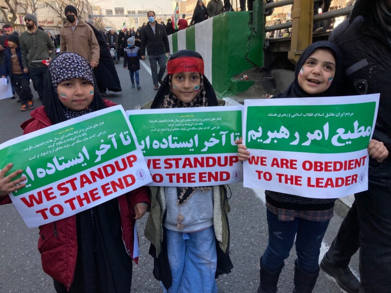 حضور پررنگ کودکان در جشن پیروزی انقلاب
