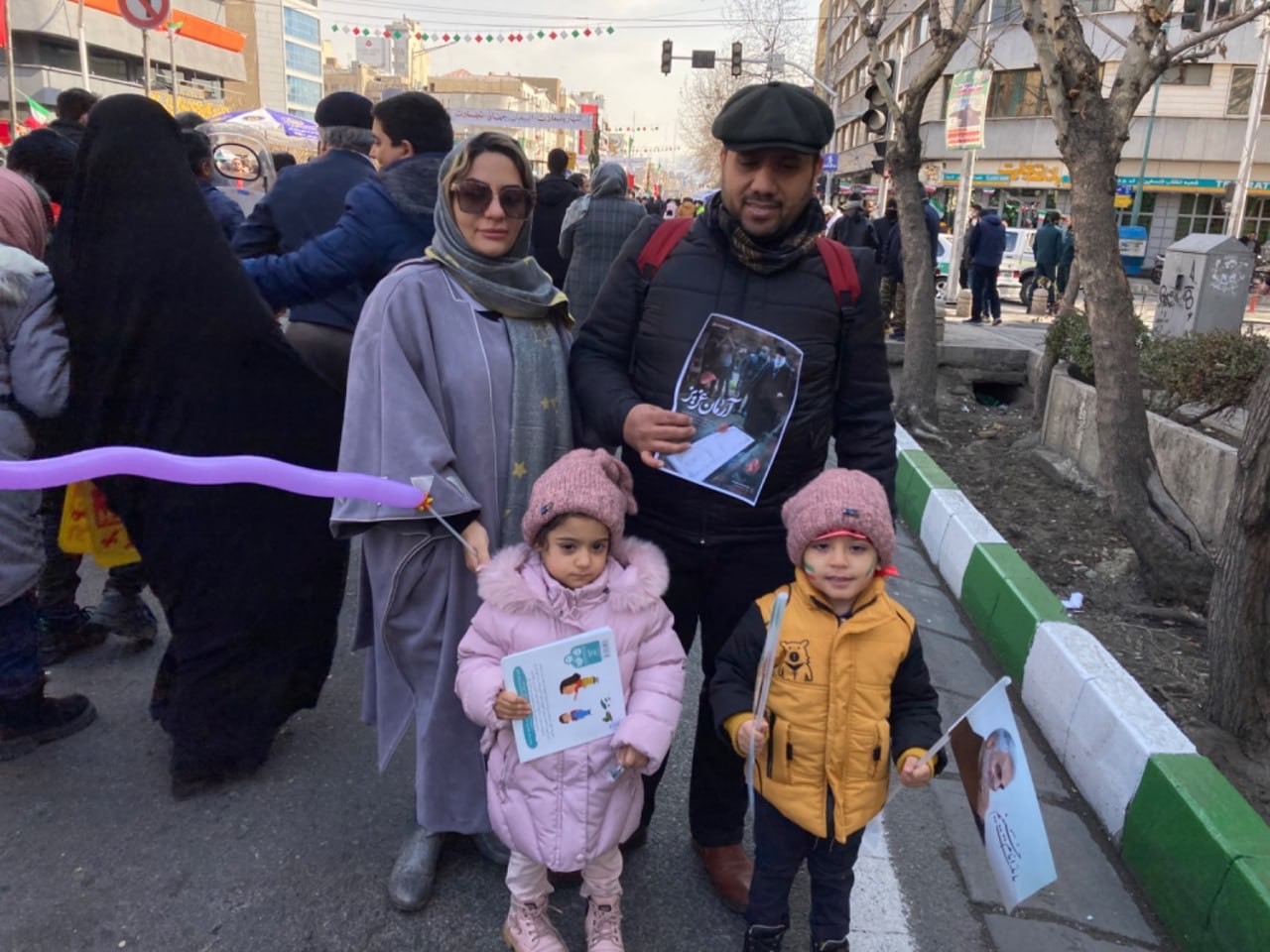 حضور پررنگ کودکان در جشن پیروزی انقلاب