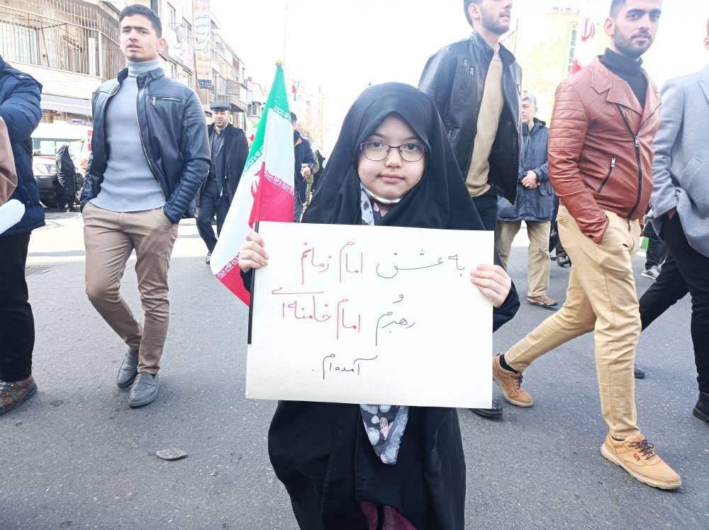 حضور پررنگ کودکان در جشن پیروزی انقلاب