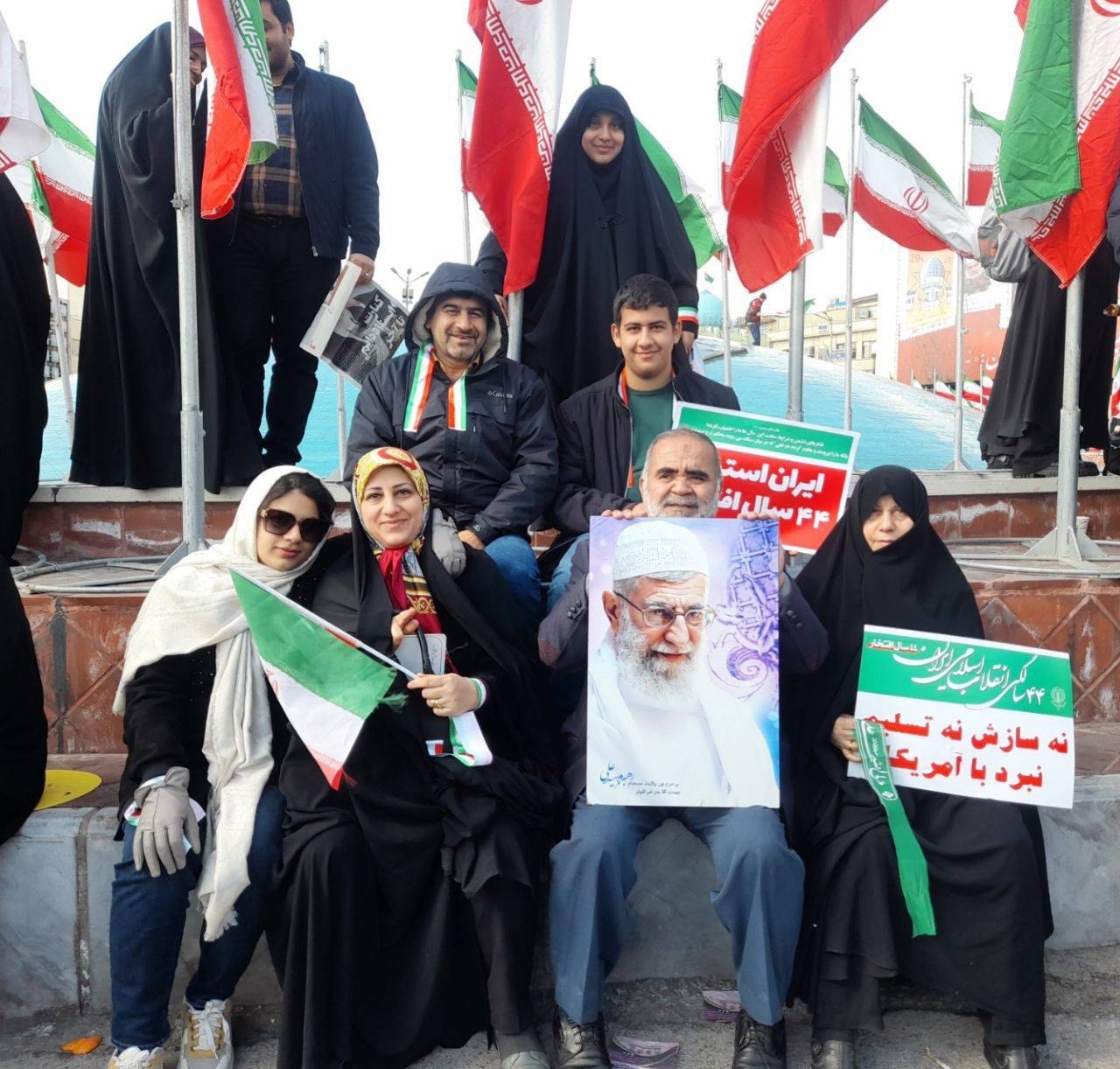 حضور پررنگ کودکان در جشن پیروزی انقلاب