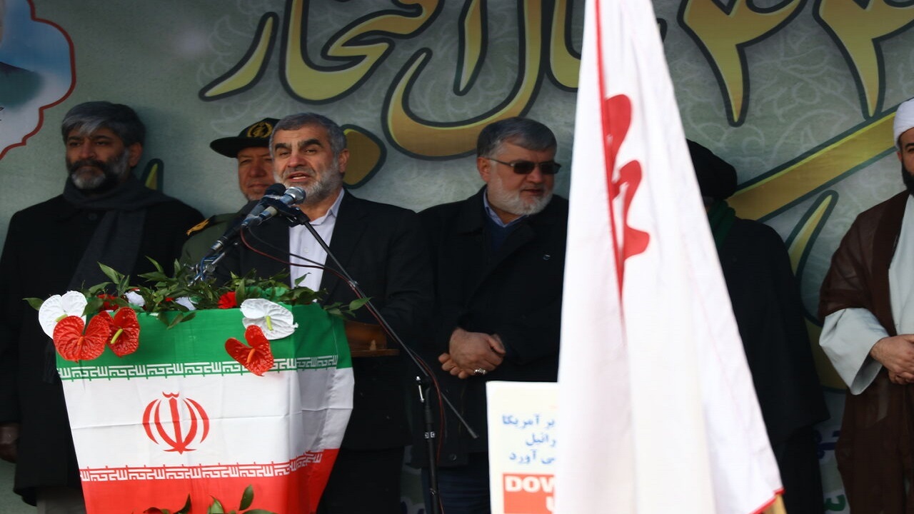 هیچ طوفانی نمی تواند درخت انقلاب را ریشه کن کند