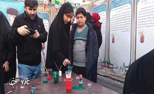 خلق جلوه&zwnj;های زیبا از حضور دهه هشتادی و نودی&zwnj;ها در راهپیمایی ۲۲ بهمن در یزد+ عکس و فیلم