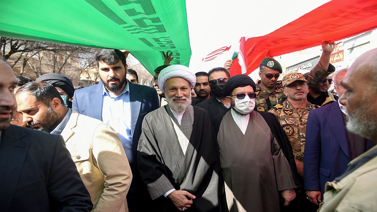 لزوم پیروی از رهبری برای رسیدن به اهداف انقلاب اسلامی
 