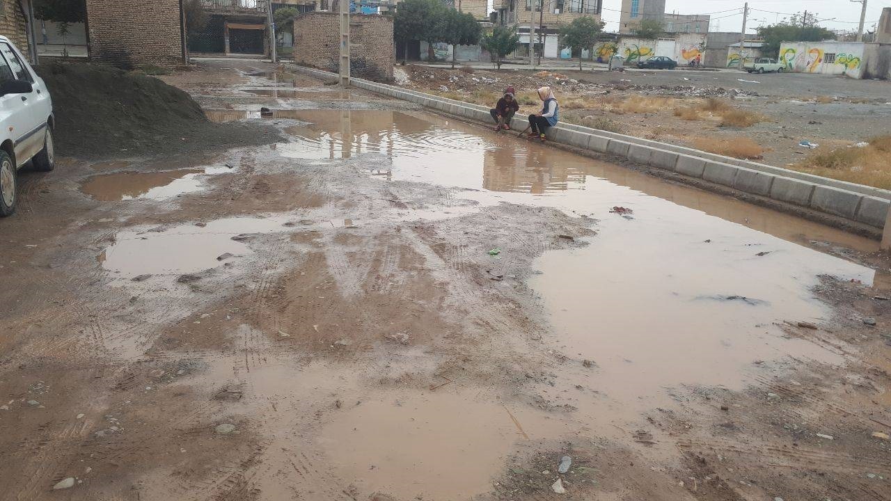 رنجش اهالی محله کیکاور رباط کریم از آسفالت فرسوده + تصاویر