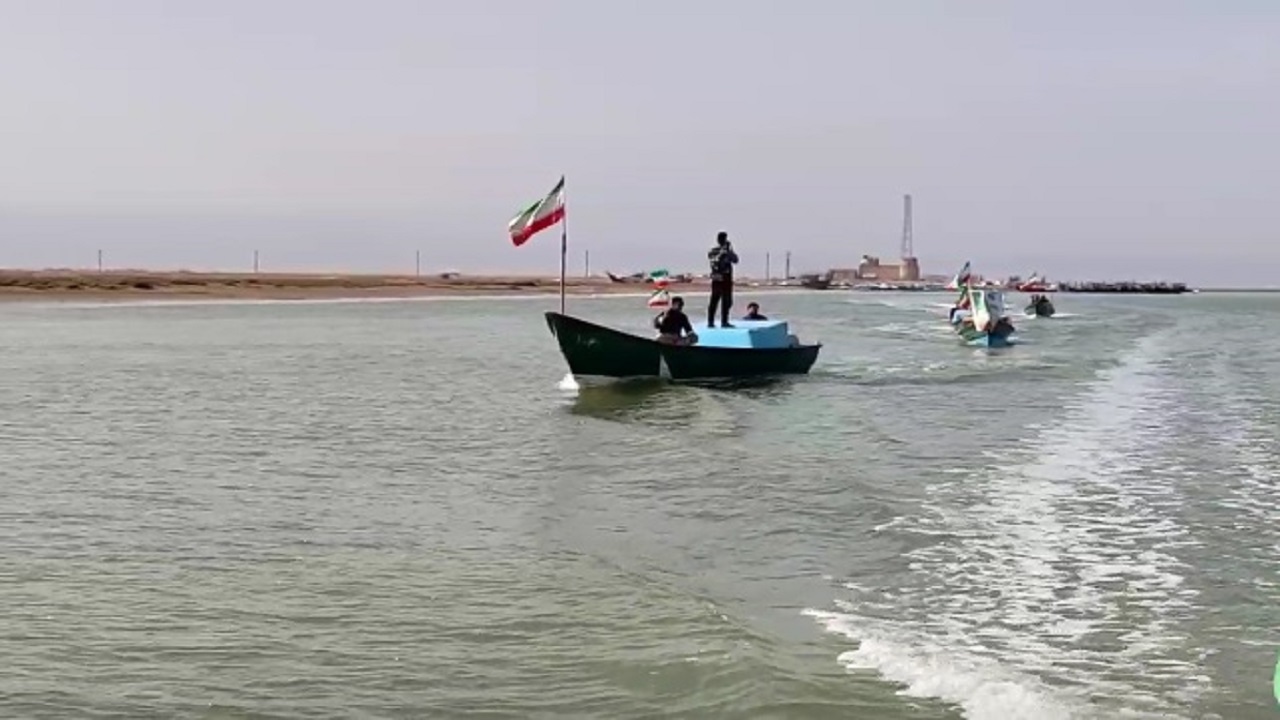 برگزاری رژه دریایی در آبادان