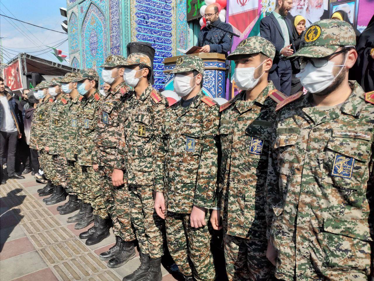 حضور نظامیان در راهپیمایی