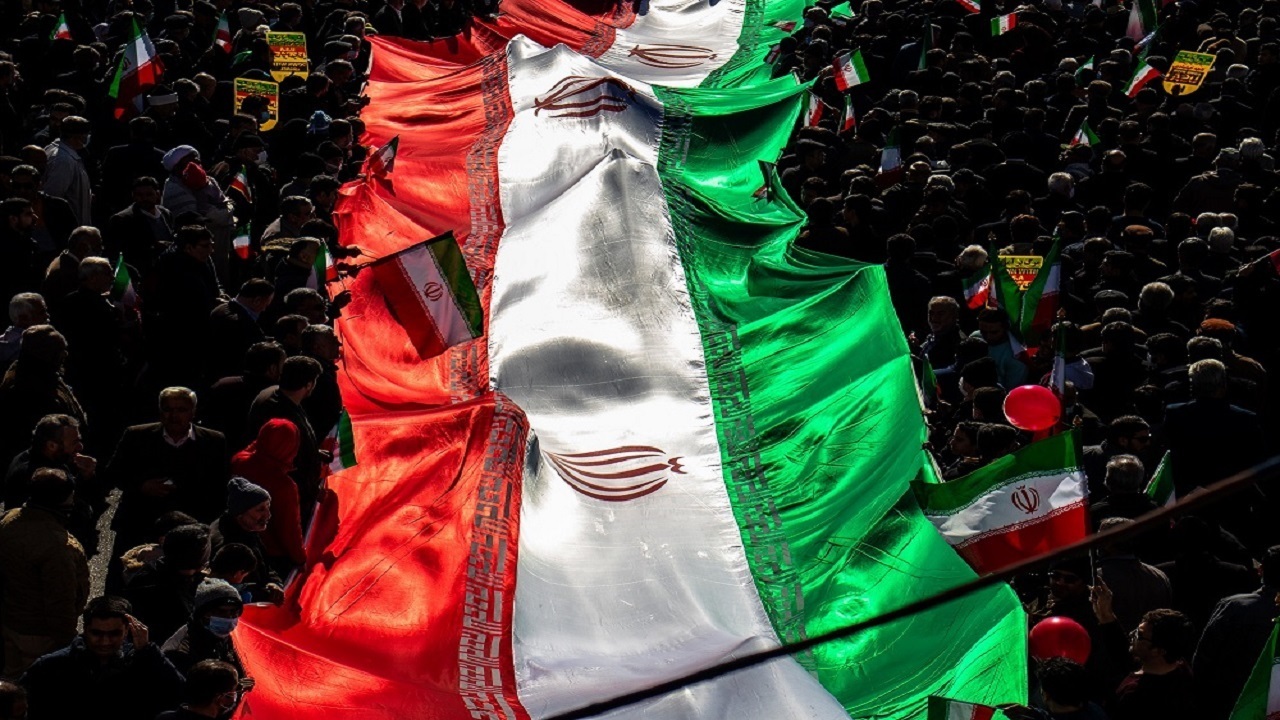 مردم ایران دل بسته انقلاب هستند